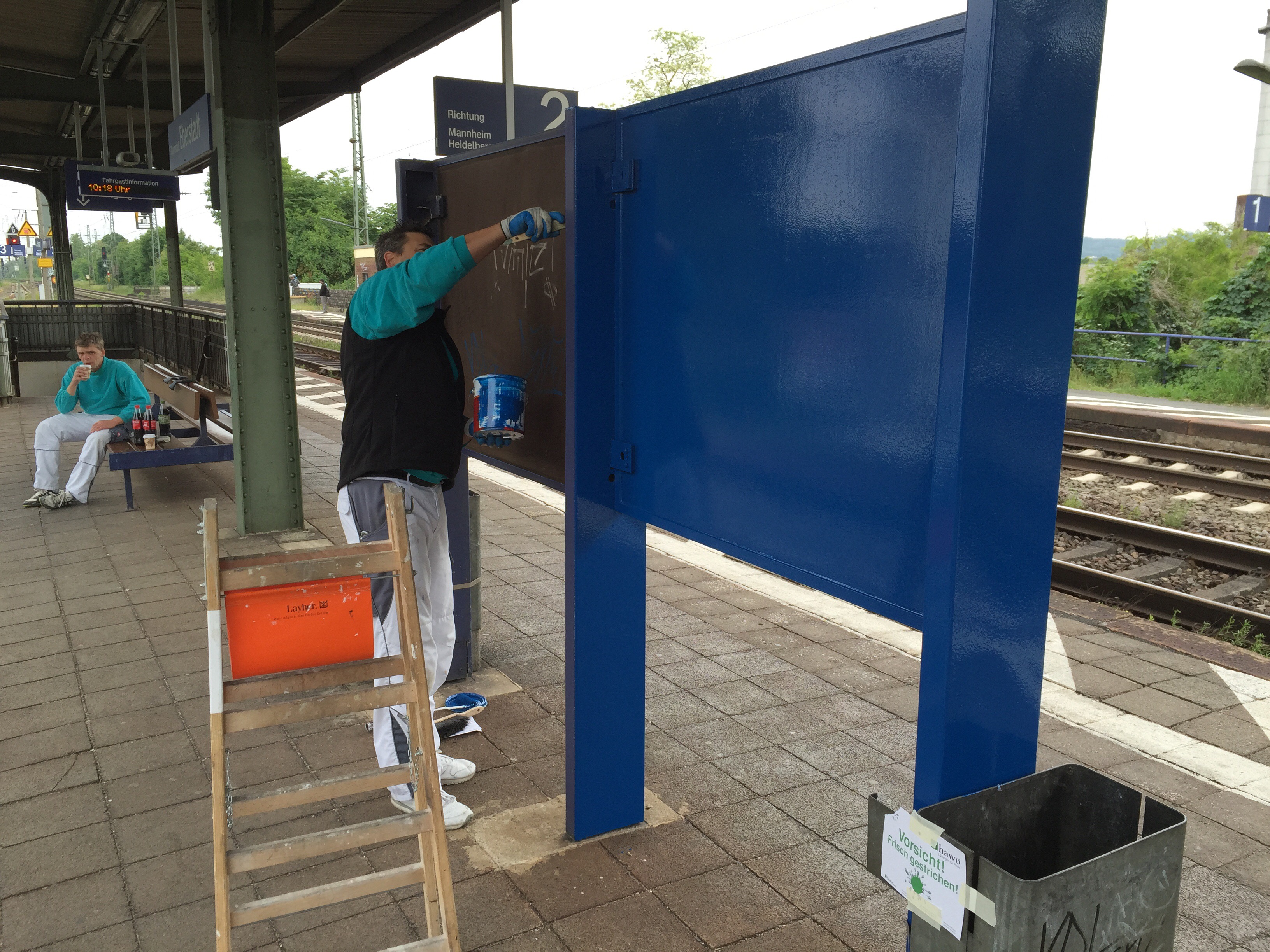 Darmstadt Eberstadt Graffitis entfernt und Teile des Bahnhofs verschönert