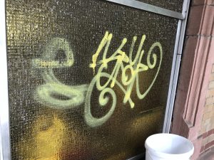Umfangreiche Graffitientfernung am Reinheimer Bahnhof